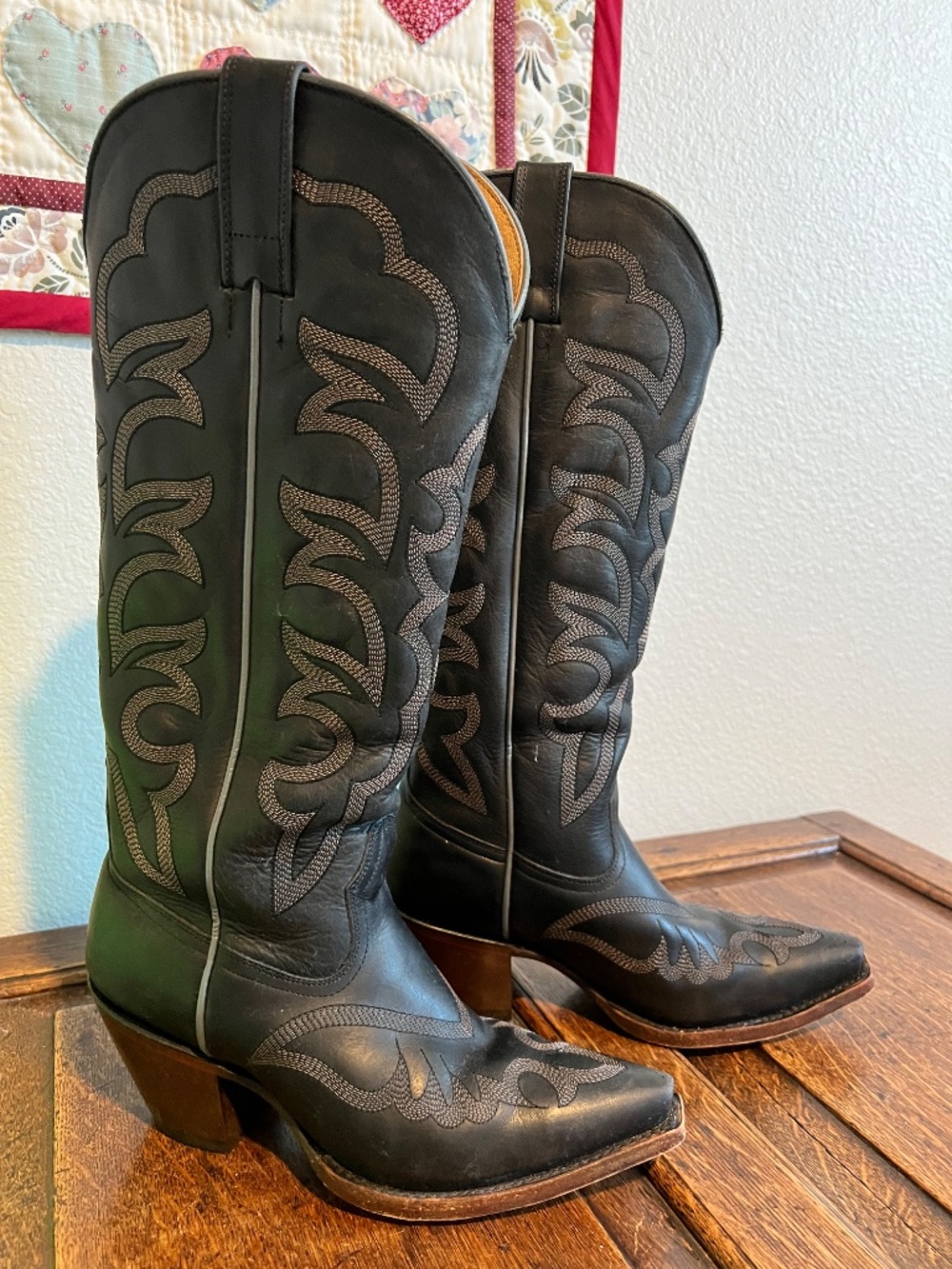 Shyanne Women’s High Desert Western Snip Toe Boots - Picture 2 of 7